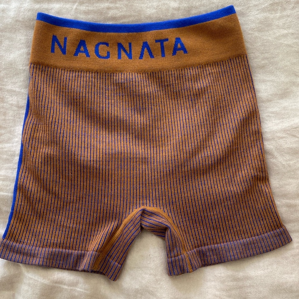 Nagnata rib mini short